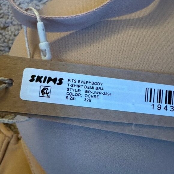 Skims 32B Fits everybody tshirt demi bra Ochre Tan Brown NWT - Picture 3 of 7
